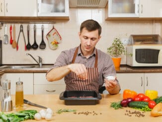 sprinkling meat seasoning